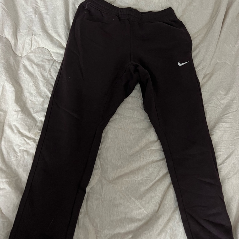 DARK BROWN NIKE SWEATS